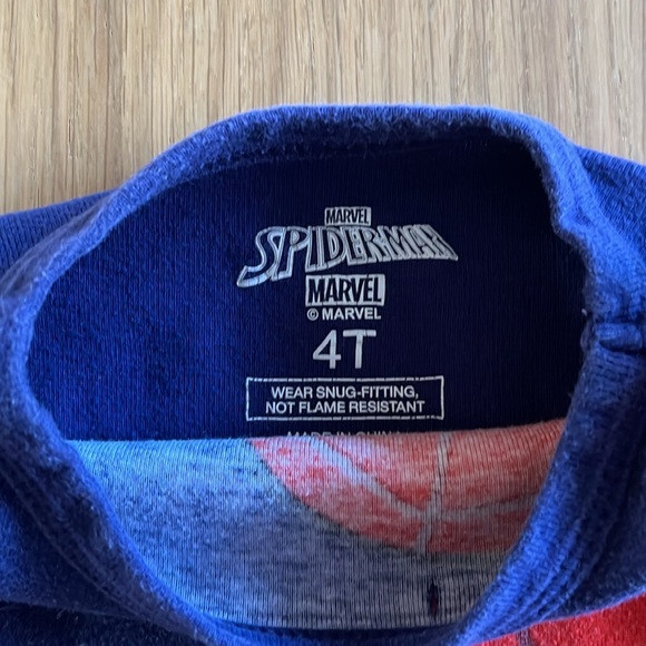 Marvel, 2-sets of Spider pajamas, size 4T, but it runs smaller - Picture 14 of 14